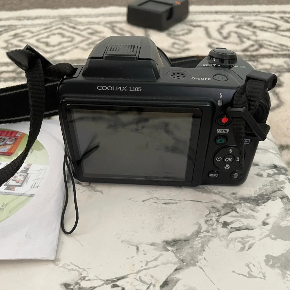 Nikon Coolpix L105 with case!